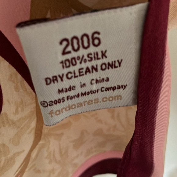 Ford: 2006 Pink/Maroon 100% Silk Scarf- Ford Cares- Warriors in Pink - Picture 3 of 16